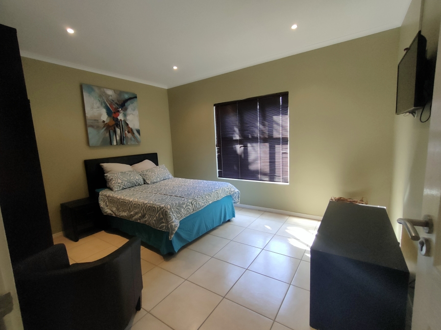 8 Bedroom Property for Sale in Wavecrest Eastern Cape